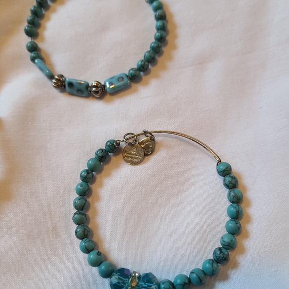 Bracelets - Picture 2 of 4